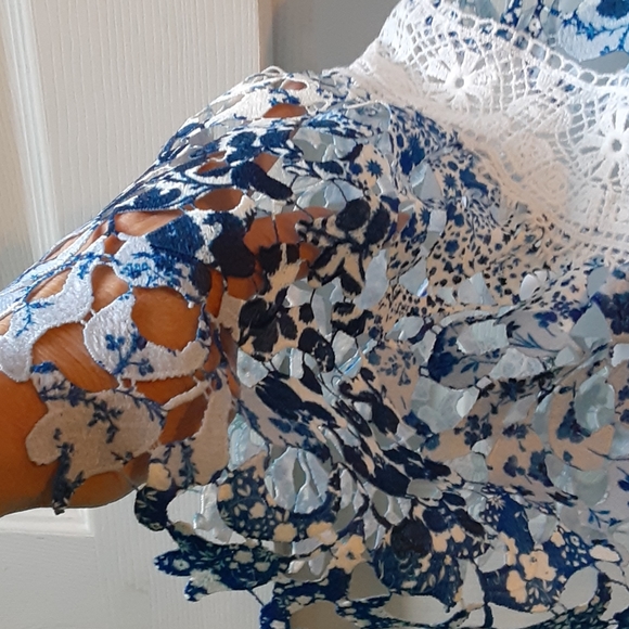 T TAHARI  BLUE & WHITE RAYA DRESS, - Picture 5 of 12